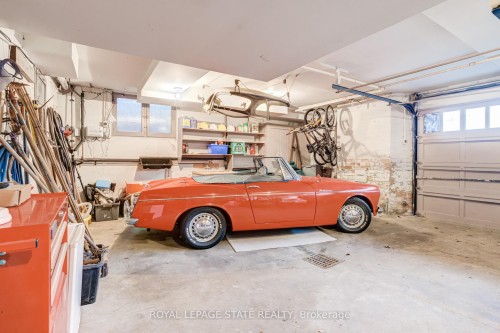 5 Undercliffe Avenue, Hamilton, ON - Indoor Photo Showing Garage