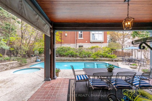 5 Undercliffe Avenue, Hamilton, ON - Outdoor With In Ground Pool