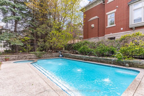 5 Undercliffe Avenue, Hamilton, ON - Outdoor With In Ground Pool