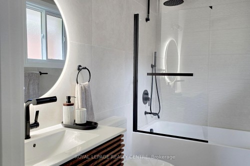 776 Garth Street, Hamilton, ON - Indoor Photo Showing Bathroom