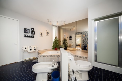 Master Bathroom - 1869 Rue De Livourne, Laval (Vimont), QC - Indoor Photo Showing Bathroom