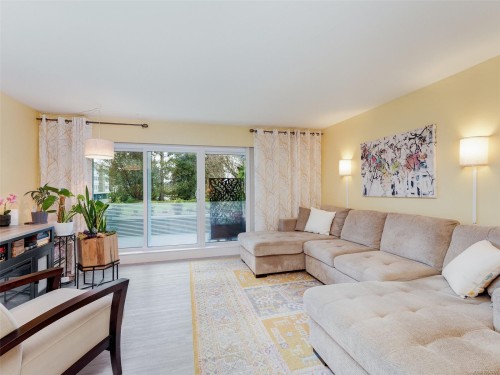 102-3277 Quadra St  Saanich, BC V8X 4W9