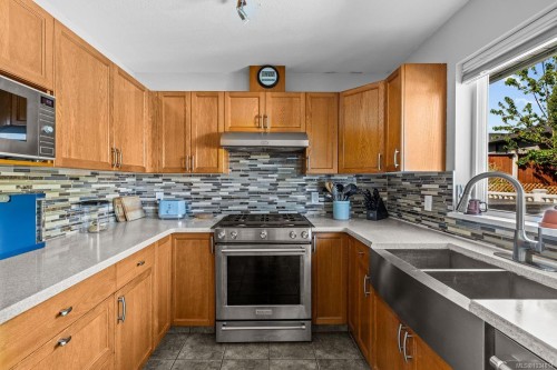 1076 Springbok Rd, Campbell River, BC 