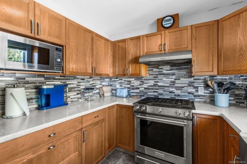1076 Springbok Rd, Campbell River, BC 