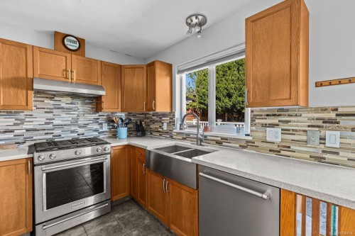 1076 Springbok Rd, Campbell River, BC 