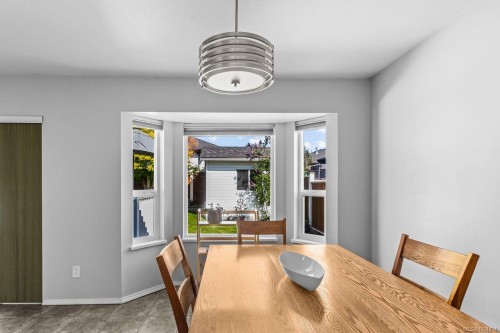 1076 Springbok Rd, Campbell River, BC 
