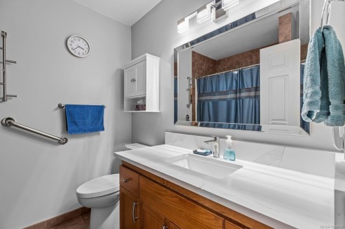 1076 Springbok Rd, Campbell River, BC 