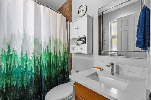 1076 Springbok Rd, Campbell River, BC 