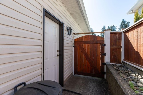 1076 Springbok Rd, Campbell River, BC 