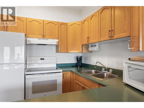 3935 Eagle Bay Road Unit# 7B, Eagle Bay, BC - Indoor Photo Showing Kitchen With Double Sink