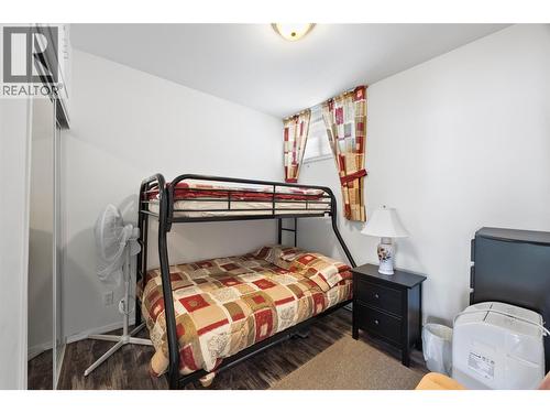 3935 Eagle Bay Road Unit# 7B, Eagle Bay, BC - Indoor Photo Showing Bedroom