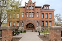 16 - 200 STINSON STREET  Hamilton, ON L8N 4J5