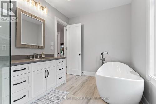 3047 Grenville Drive, Mississauga, ON - Indoor Photo Showing Bathroom