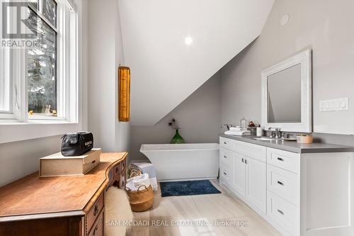 3047 Grenville Drive, Mississauga, ON - Indoor Photo Showing Bathroom