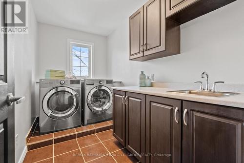 2649 Fallingwater Circle, Ottawa, ON - Indoor Photo Showing Laundry Room