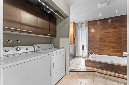 Bathroom - 42 Rue Xavier, Saint-Lin/Laurentides, QC - Indoor Photo Showing Laundry Room