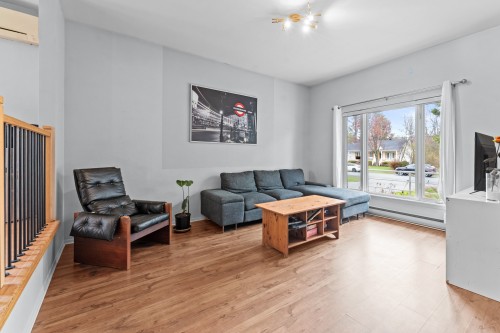Living Room - 42 Rue Xavier, Saint-Lin/Laurentides, QC - Indoor Photo Showing Living Room