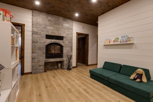 Salle familiale - 1661 Rue Des Tangaras, Prévost, QC - Indoor With Fireplace