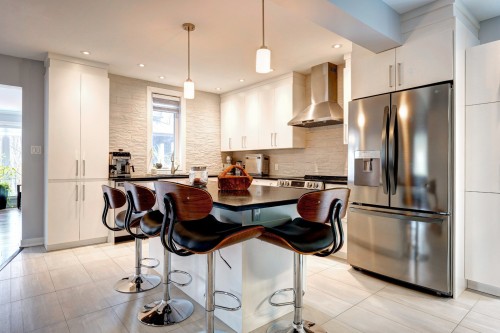 Kitchen - 18 Rue Marcel, Saint-Hippolyte, QC - Indoor Photo Showing Kitchen With Upgraded Kitchen
