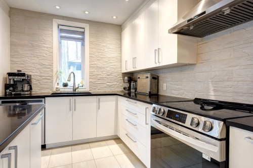 Kitchen - 18 Rue Marcel, Saint-Hippolyte, QC - Indoor Photo Showing Kitchen