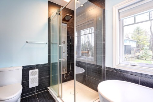 Bathroom - 18 Rue Marcel, Saint-Hippolyte, QC - Indoor Photo Showing Bathroom