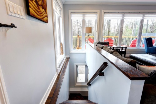Staircase - 18 Rue Marcel, Saint-Hippolyte, QC - Indoor Photo Showing Other Room