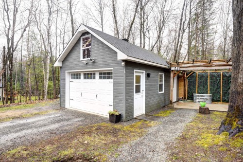 Garage - 18 Rue Marcel, Saint-Hippolyte, QC - Outdoor With Exterior