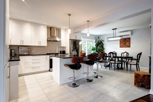 Kitchen - 18 Rue Marcel, Saint-Hippolyte, QC - Indoor Photo Showing Kitchen With Upgraded Kitchen