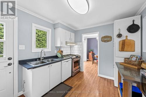 2681 Moncton Road, Ottawa, ON - Indoor Photo Showing Kitchen With Double Sink
