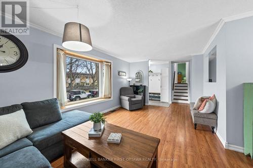 2681 Moncton Road, Ottawa, ON - Indoor Photo Showing Living Room