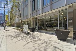 915 - 50 MCCAUL STREET Toronto, ON M5T 1V9