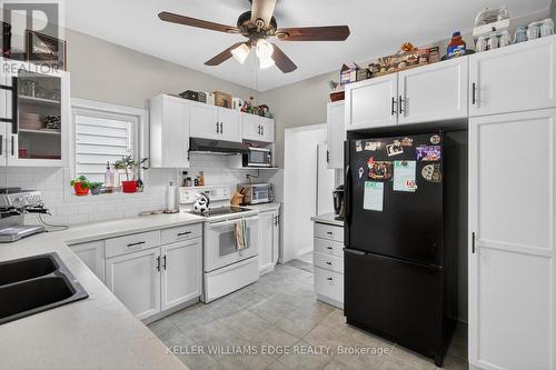 209 Glendale Avenue N, Hamilton, ON - Indoor Photo Showing Kitchen With Double Sink