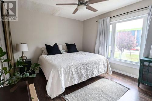 209 Glendale Avenue N, Hamilton, ON - Indoor Photo Showing Bedroom