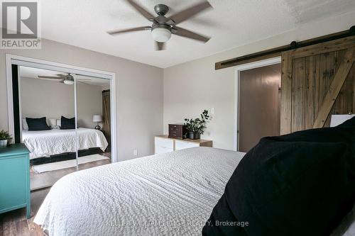 209 Glendale Avenue N, Hamilton, ON - Indoor Photo Showing Bedroom