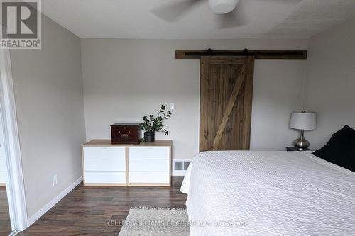 209 Glendale Avenue N, Hamilton, ON - Indoor Photo Showing Bedroom