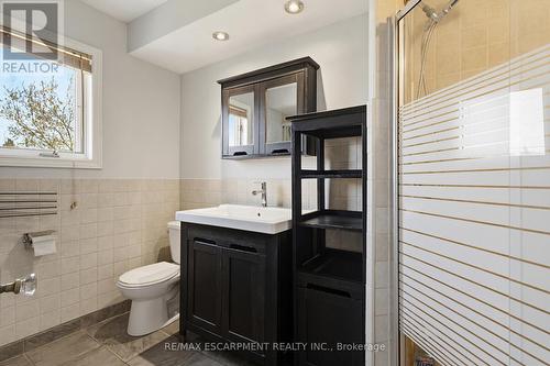 84 South Oval, Hamilton, ON - Indoor Photo Showing Bathroom