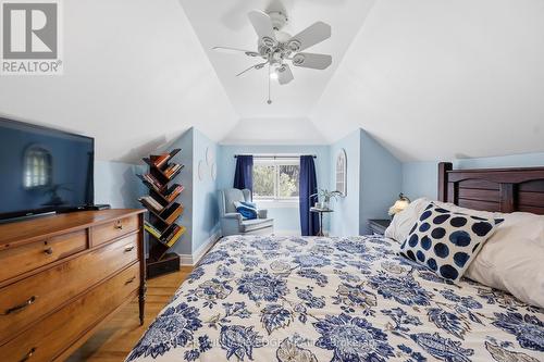 74 Graham Avenue S, Hamilton, ON - Indoor Photo Showing Bedroom