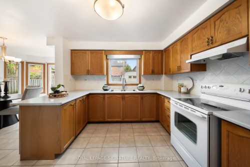 2978 Pettigrew Crescent, Mississauga, ON - Indoor Photo Showing Kitchen With Double Sink