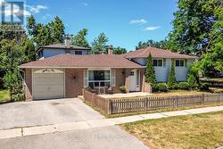 32 LONSDALE PLACE Barrie, ON L4M 4J1