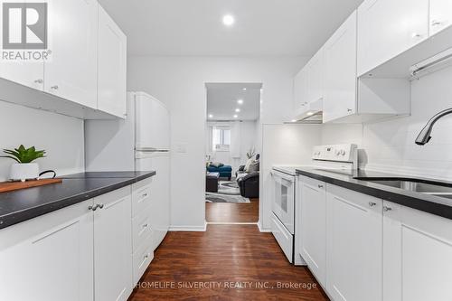 100 - 45 Hansen Road, Brampton, ON - Indoor Photo Showing Kitchen
