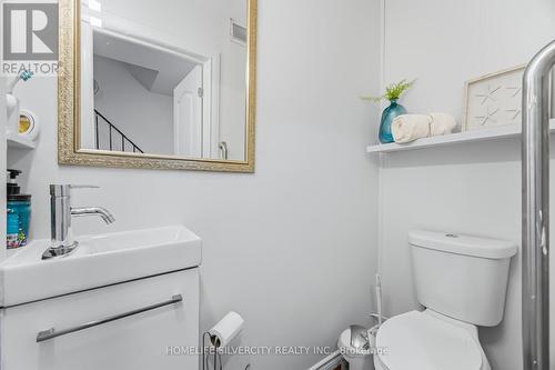 100 - 45 Hansen Road, Brampton, ON - Indoor Photo Showing Bathroom