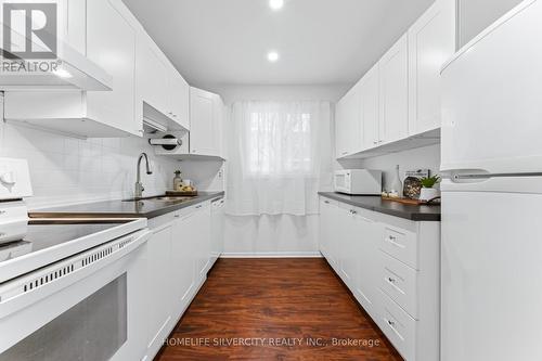 100 - 45 Hansen Road, Brampton, ON - Indoor Photo Showing Kitchen