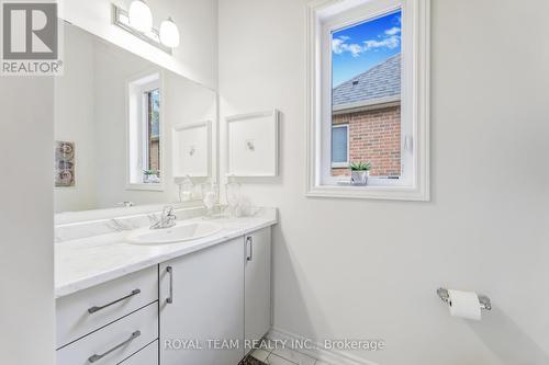 25 Thompson Way, Springwater, ON - Indoor Photo Showing Bathroom