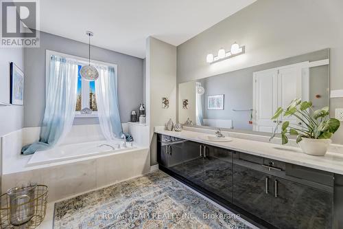 25 Thompson Way, Springwater, ON - Indoor Photo Showing Bathroom