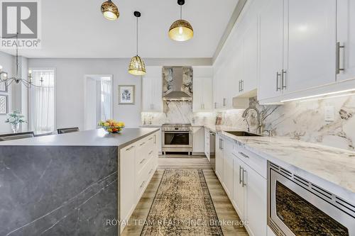 25 Thompson Way, Springwater, ON - Indoor Photo Showing Kitchen With Upgraded Kitchen