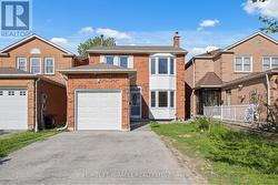 8 LANSBURY DRIVE Toronto, ON M1V 3H6