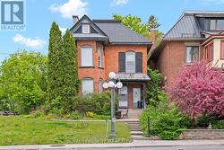 422 DONALD B MUNRO DRIVE Ottawa, ON K0A 1L0