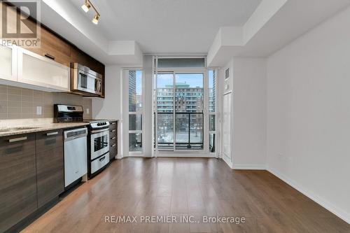 343 - 68 Abell Street, Toronto, ON - Indoor Photo Showing Kitchen