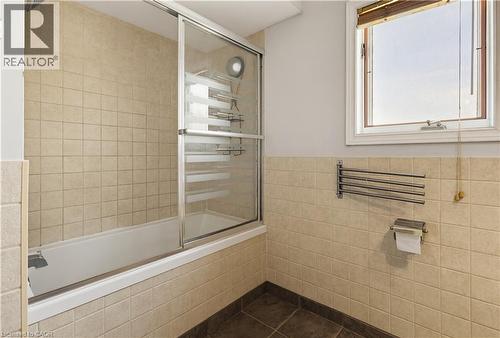 84 South Oval, Hamilton, ON - Indoor Photo Showing Bathroom