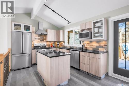 147 Frobisher Crescent, Saskatoon, SK - Indoor Photo Showing Kitchen With Upgraded Kitchen